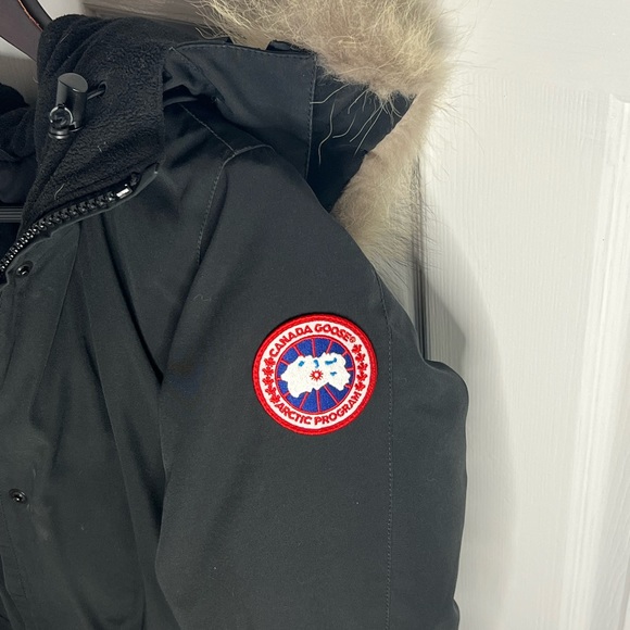 Canada Goose Victoria Parka, Size Medium, Removable Fur Hood, PRISTINE CONDITION - Picture 7 of 8